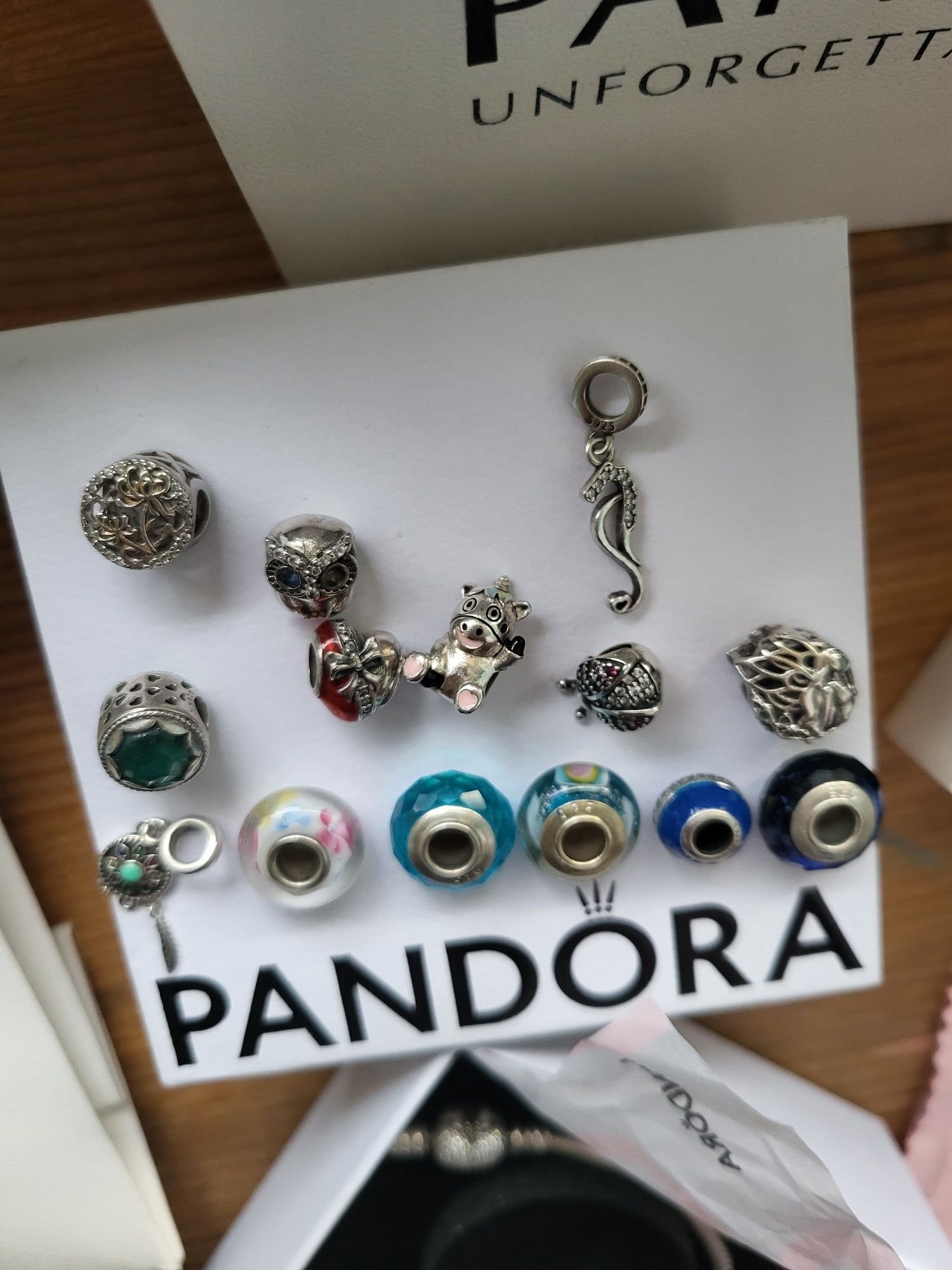 Bransoletka Pandora z sercem ,,diamencikowym,, plus srebrne charmsy