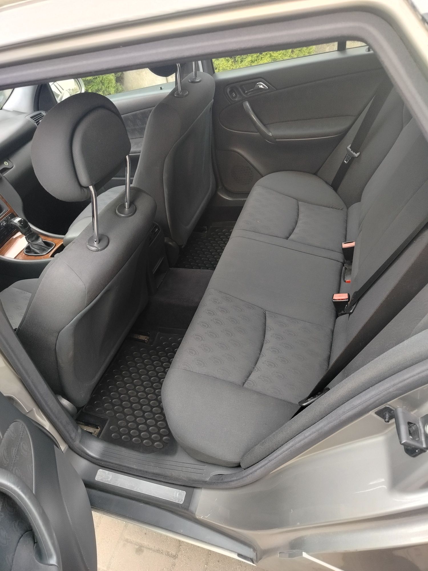 Sprzedam Mercedes C klasa W 203