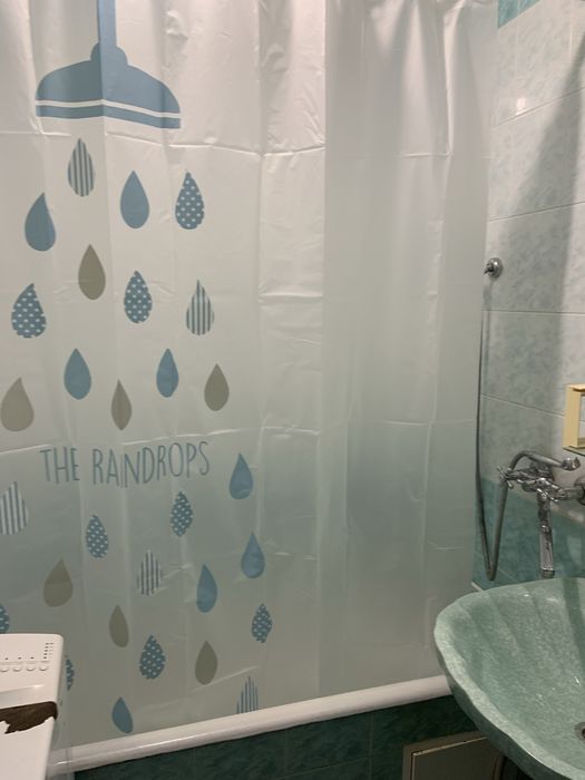 Подобово трикімнатна квартира, Документи,