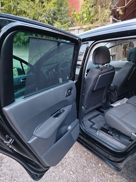 Peugeot 5008 2013 року