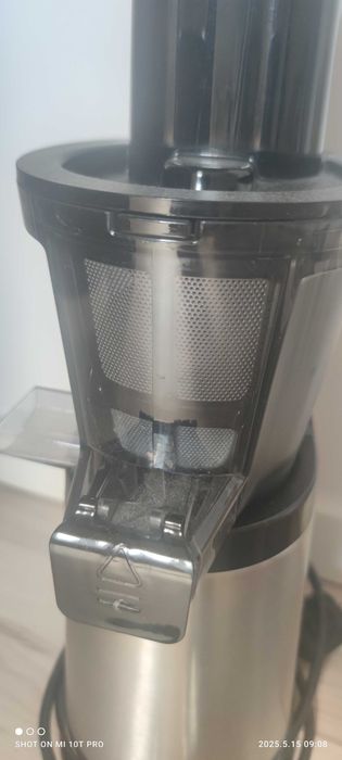 Wyciskarka wolnoobrotowa RUSSELL HOBBS - uszkodzona