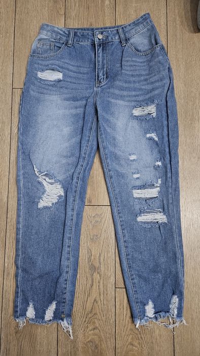 jeansy z dziurami