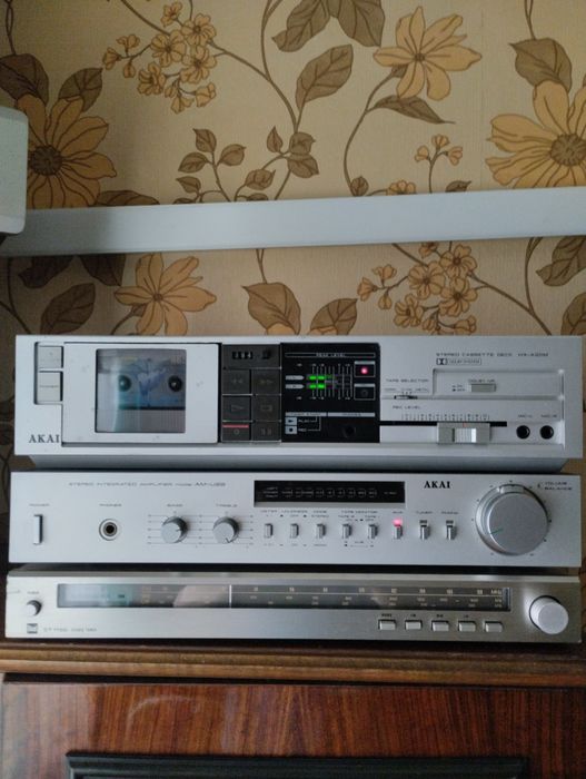 AKAI  АМ -U22 усилитель