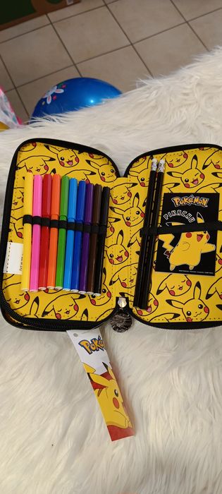 Piórnik Pokemon z wyposażeniem