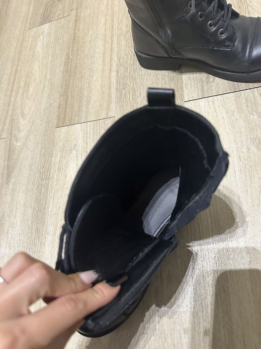 Kozaki botki trzewiki wiązane czarne za kostkę suwak