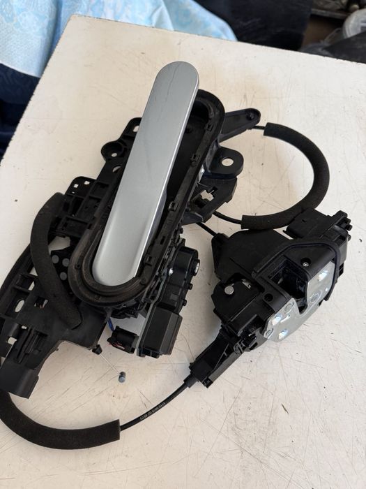 Ручка передня дверна Rivian