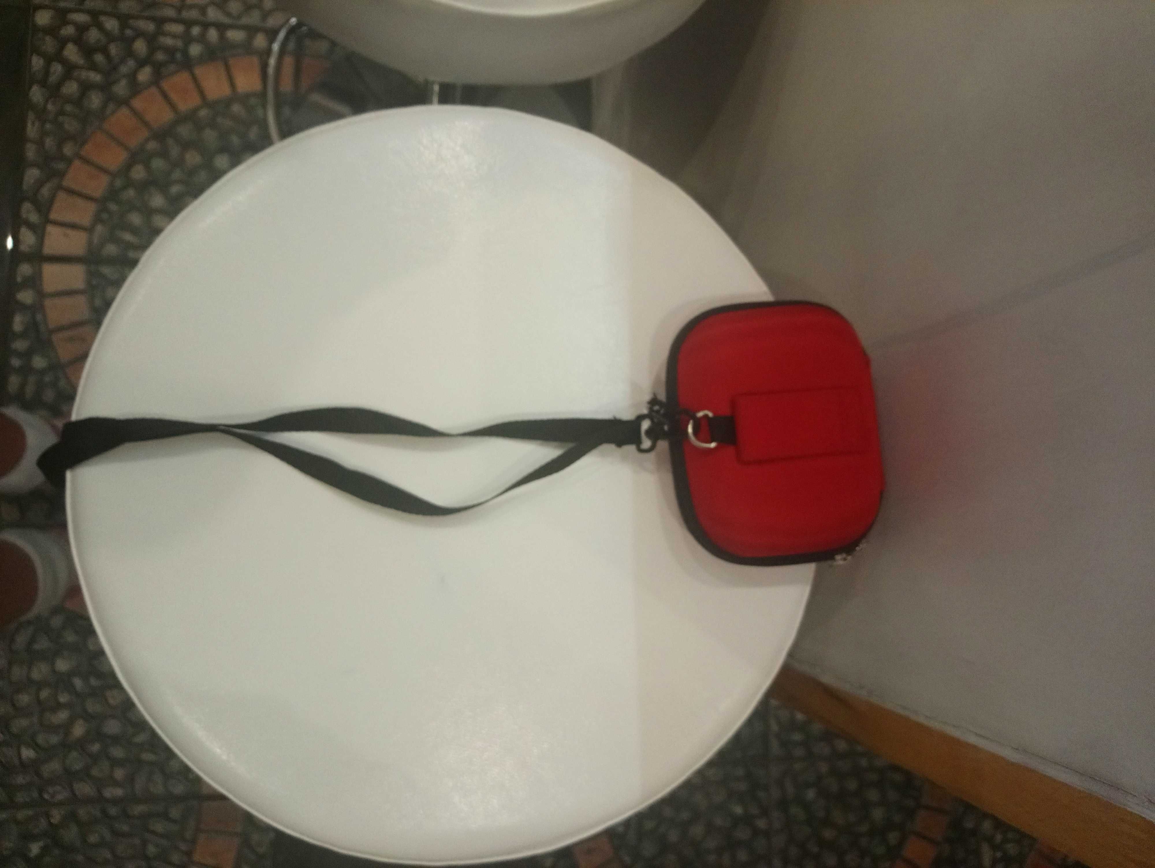 pokrowiec do aparatu na zamek czerwony, mały