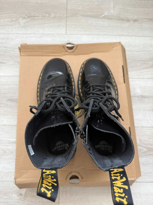 Dr. Martens Jadon Black Patent Lamper 42 – jak nowe