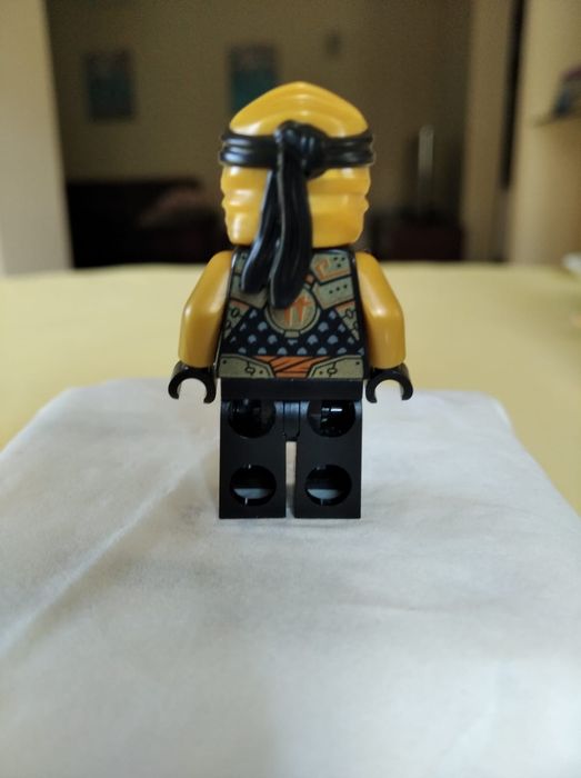 Figurka Lego Ninjago Cole z 16 sezonu