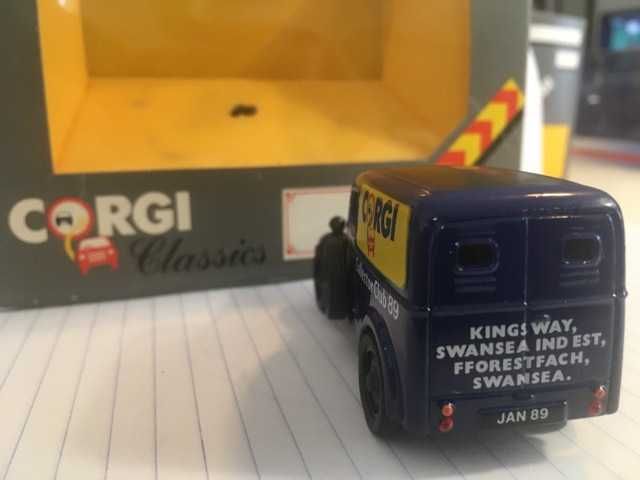 Ford Van Popular Fourgon 5CWT Van - Corgi Collector Club - esc.1/43