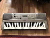Продаю синтезатор Yamaha PSR-E313