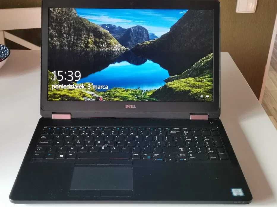 Dell lattitude E5570 i7 6820HQ 16gbDDR4 M370 1TB SSD IPS FHD