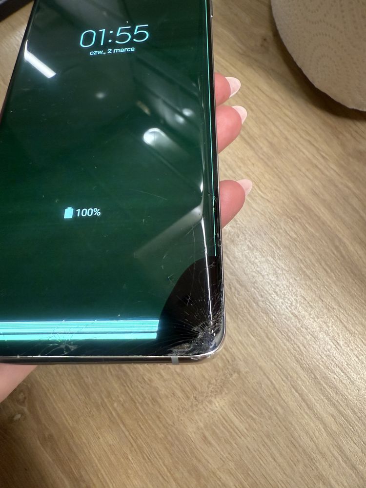 Samaung Galaxy s10+ uszkodzony