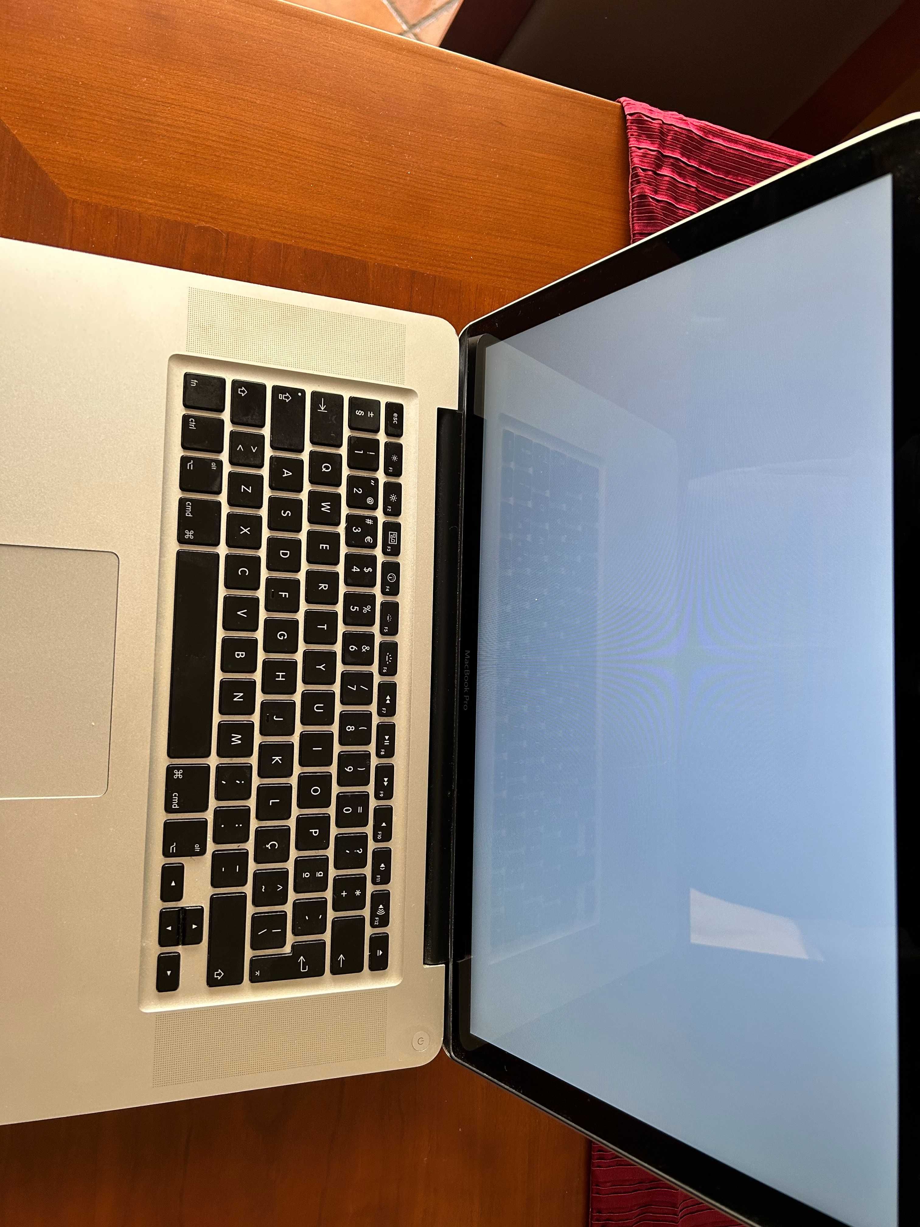 Macbook Pro 2009 C2D 4GB Mem 250GB HDD
