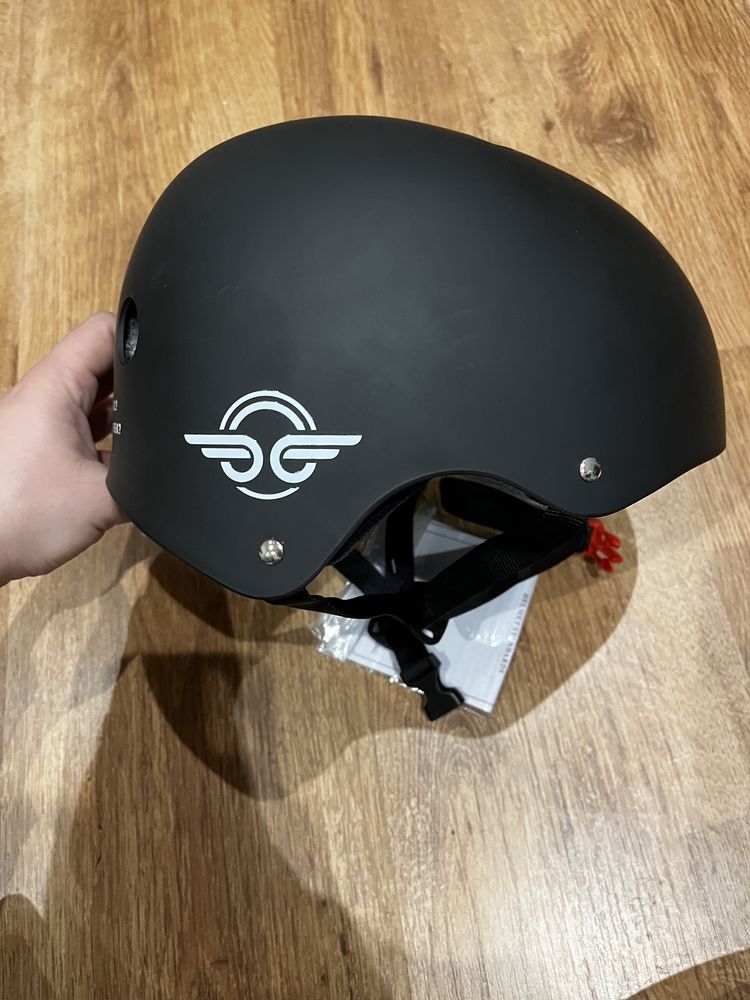 Kask typu orzech czarny mat rozmiar M