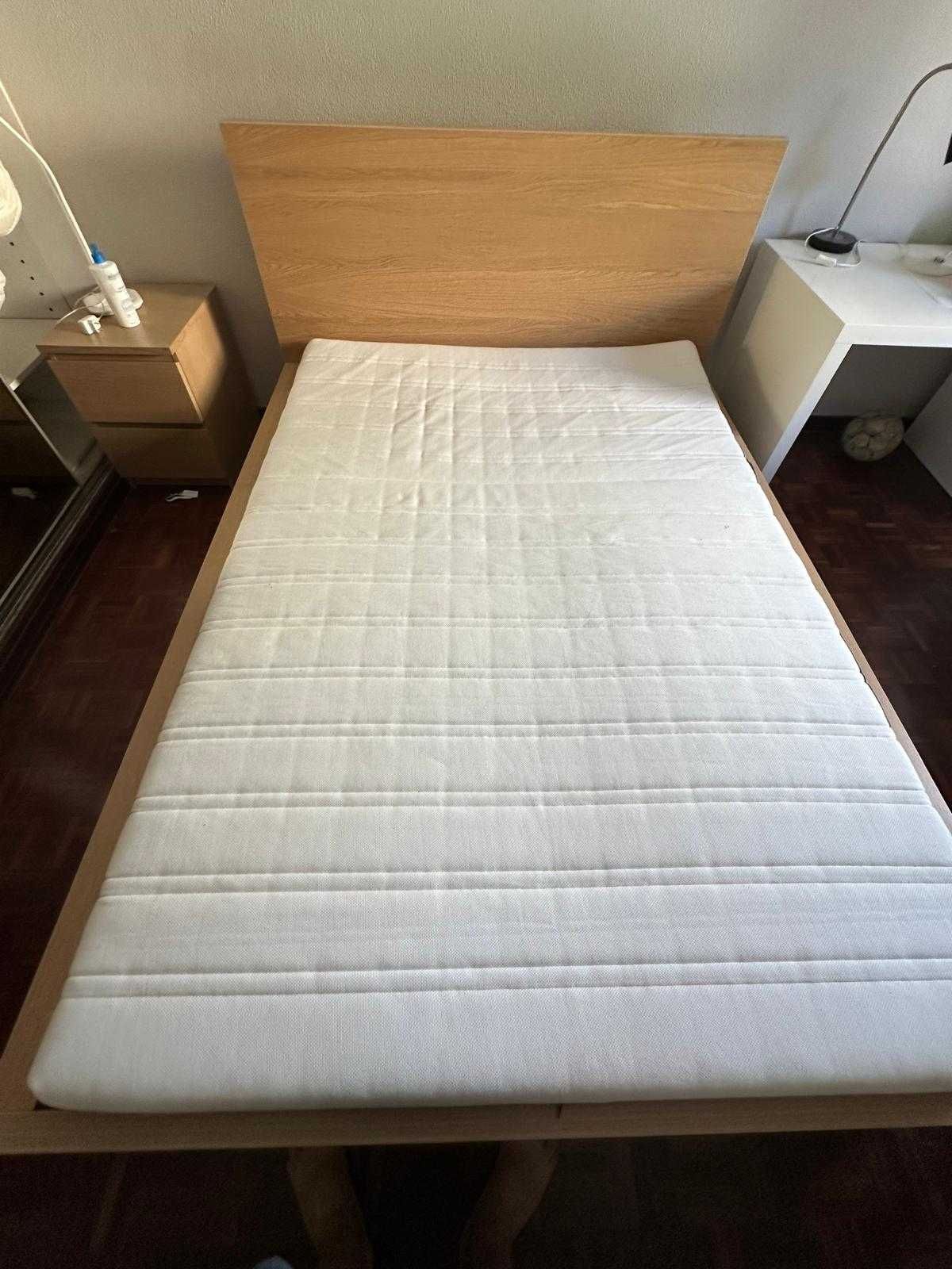 Cama de casal com colchão (como nova) 140x200