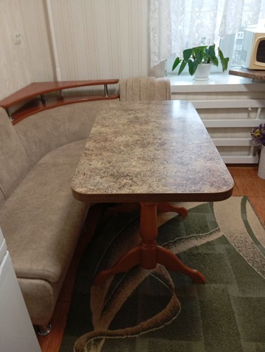 Продам кухонний стіл розмір 1.10на60см