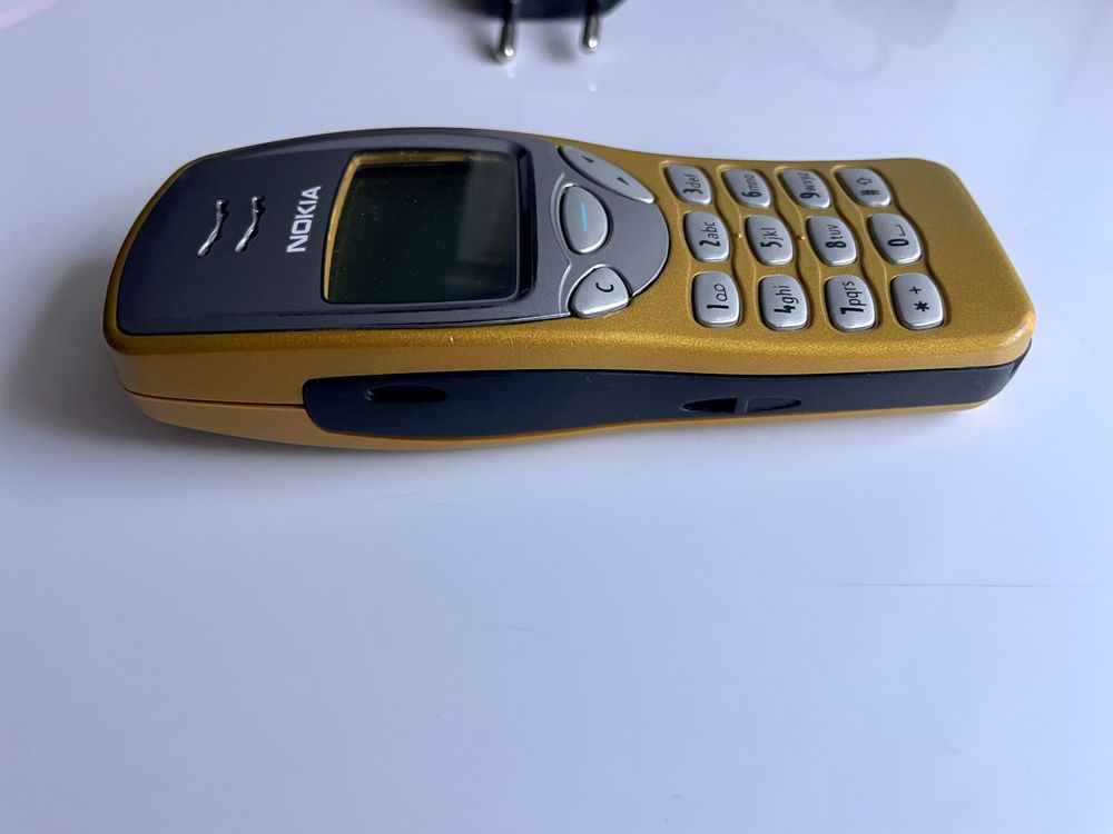 Nokia 3210 PL zolta w dobrym stanie.