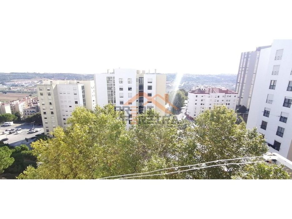 Apartamento T3 totalmente remodelado - Santo António dos Cavaleiros...