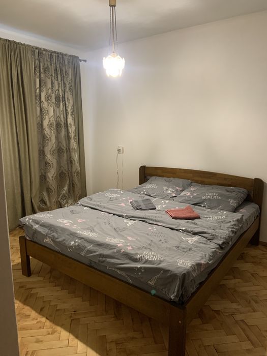 Подобово трикімнатна квартира, Документи,