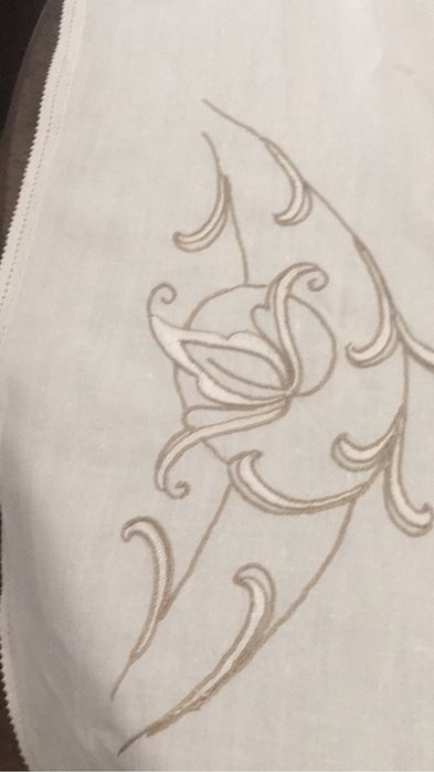 Linda toalha bordada a mao em linho