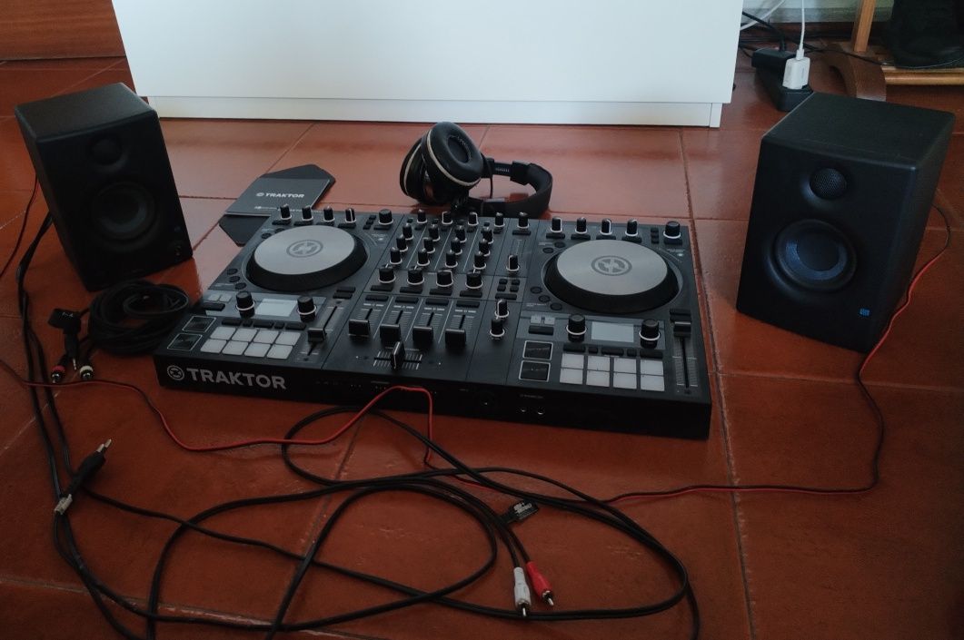 Mesa de Mistura Dj iniciante com 2 Colunas e Auscultadores