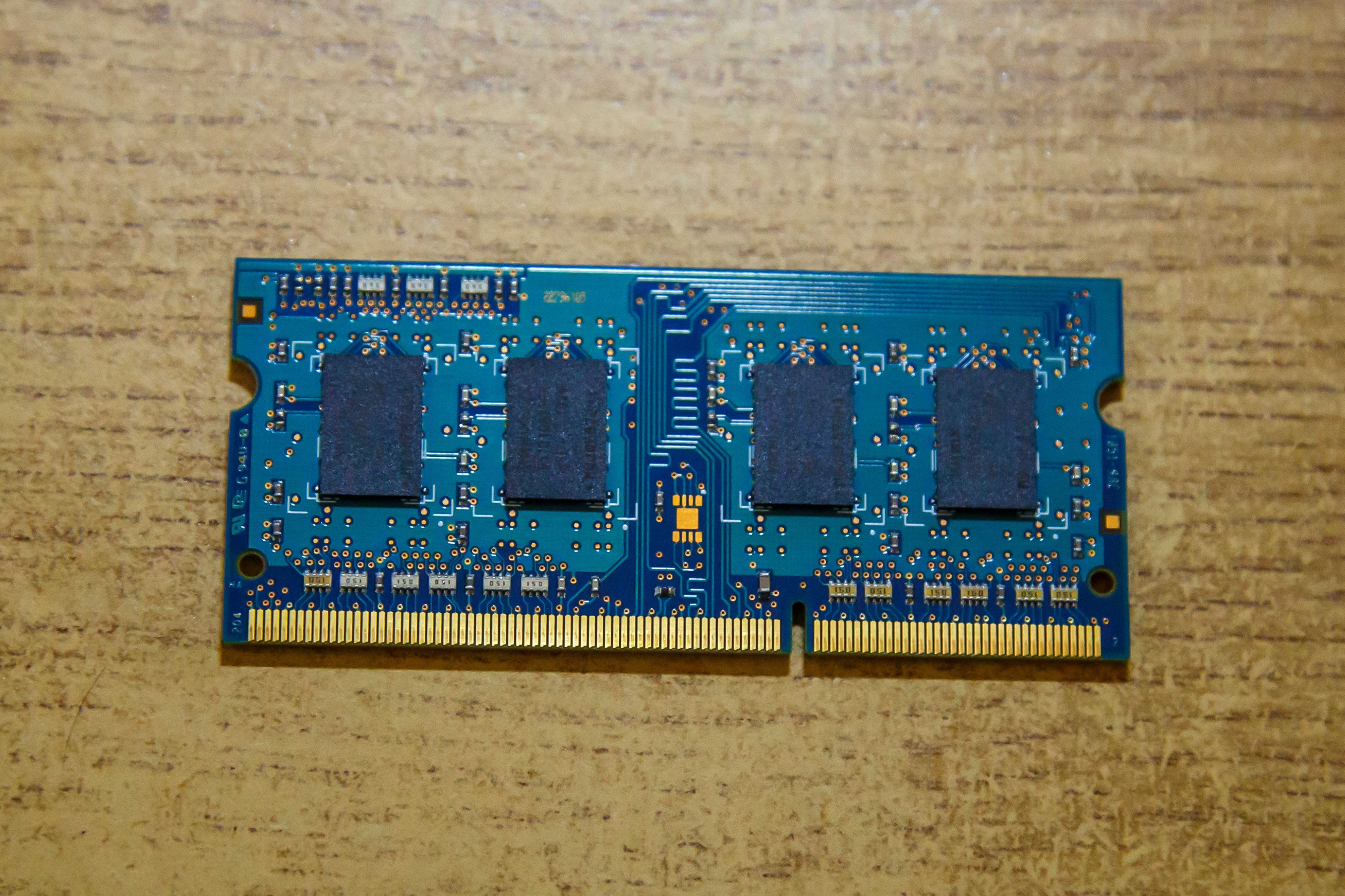 Оперативна пам'ять Hynix 1GB 10600S