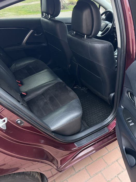 2013 Toyota Avensis 2.0 Гбо4 акпп НЕФАРБОВАН