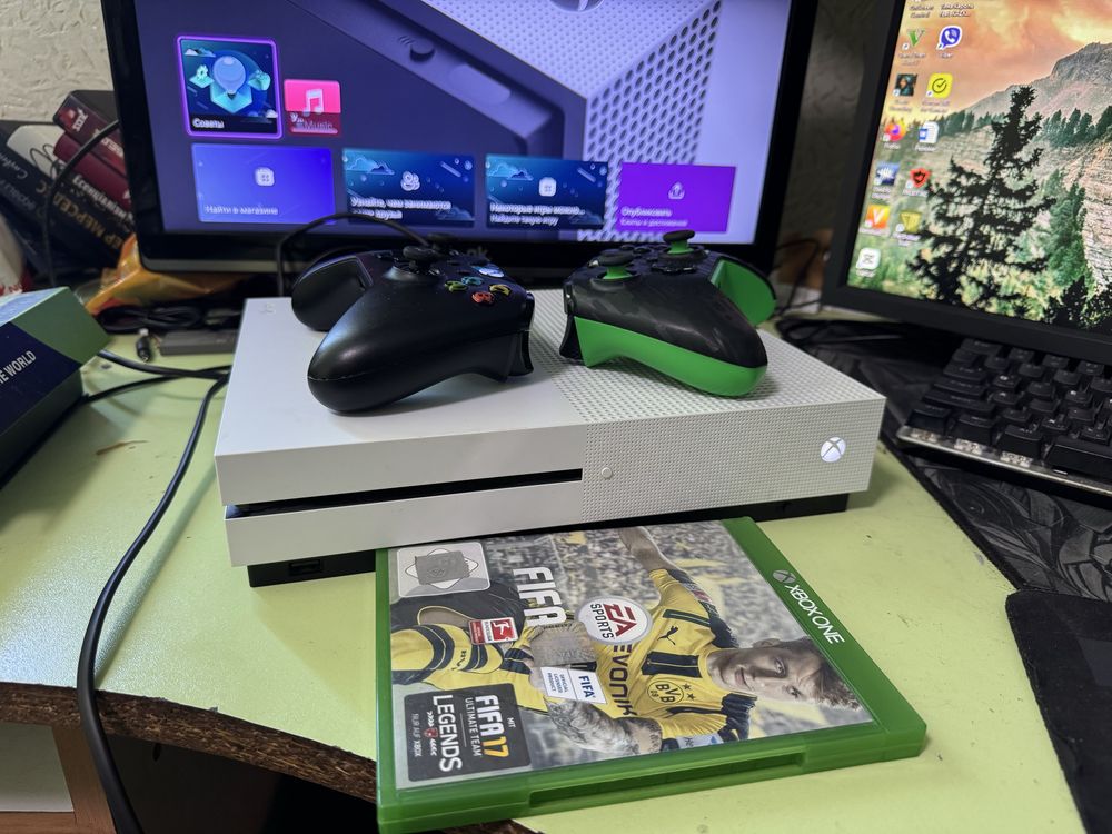 Комплект+гра! Ігрова консоль Xbox One S з Німеччини