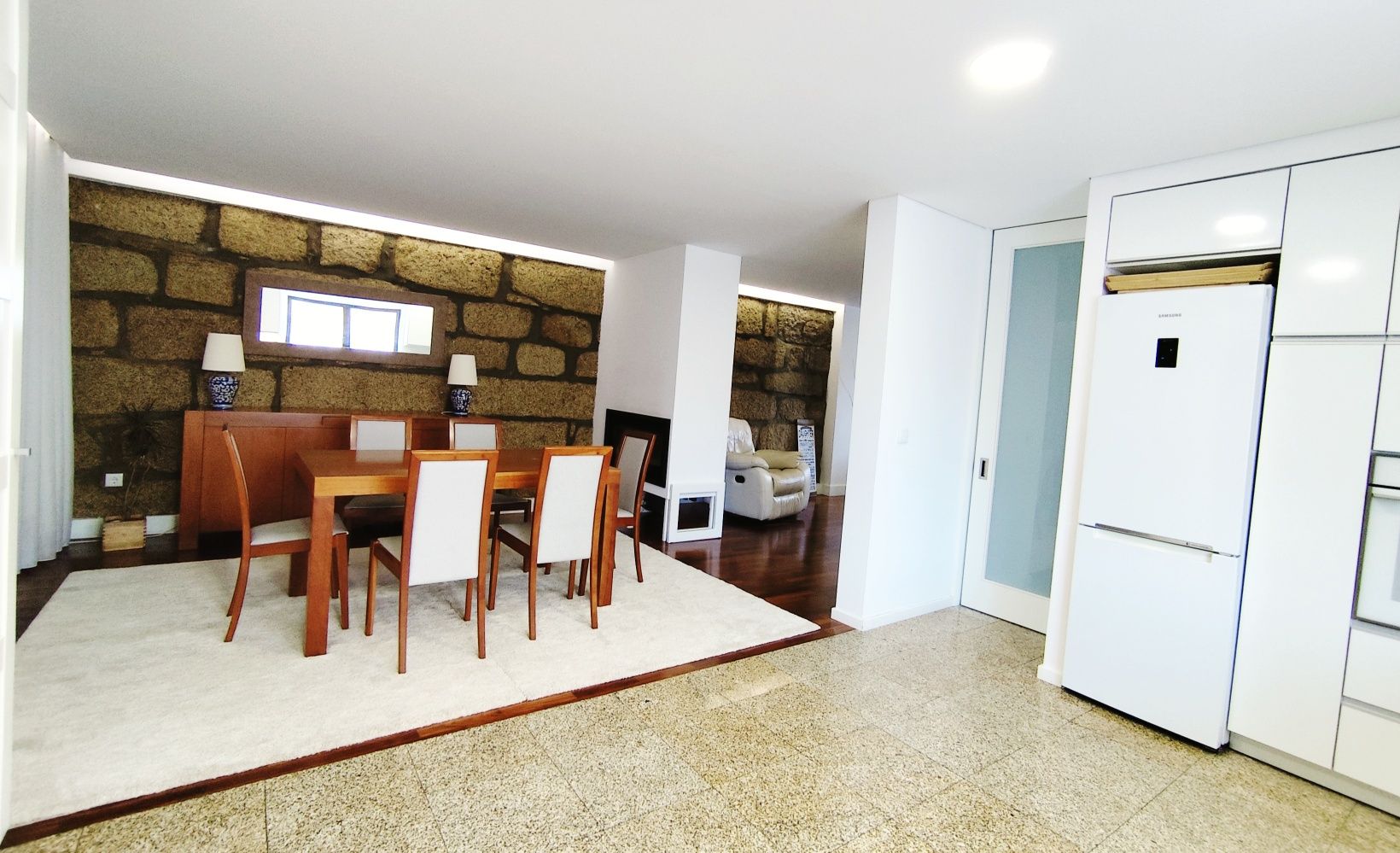 RESERVADO.      Moradia 3 quartos, 250 M2  - Mindelo - 2 linha mar
