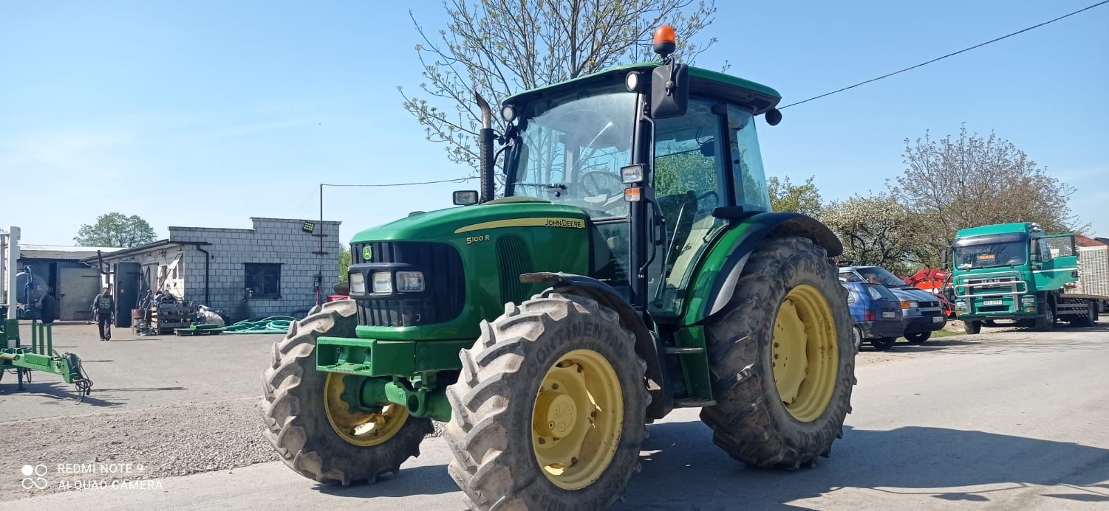 Ciągnik rolniczy John Deere 5100R