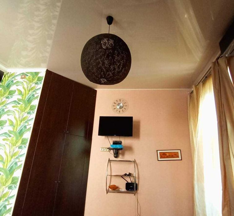 Подiл. метро Контрактова площа  8 хв. пішки. вул.Введенська 6