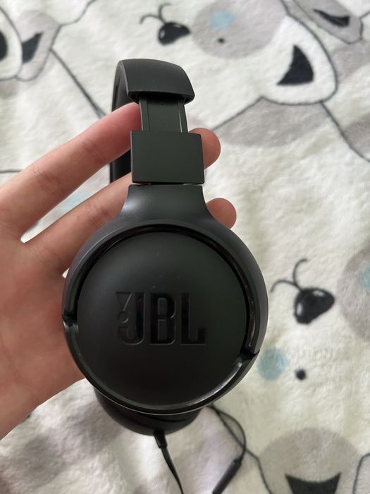 Продам наушники JBL