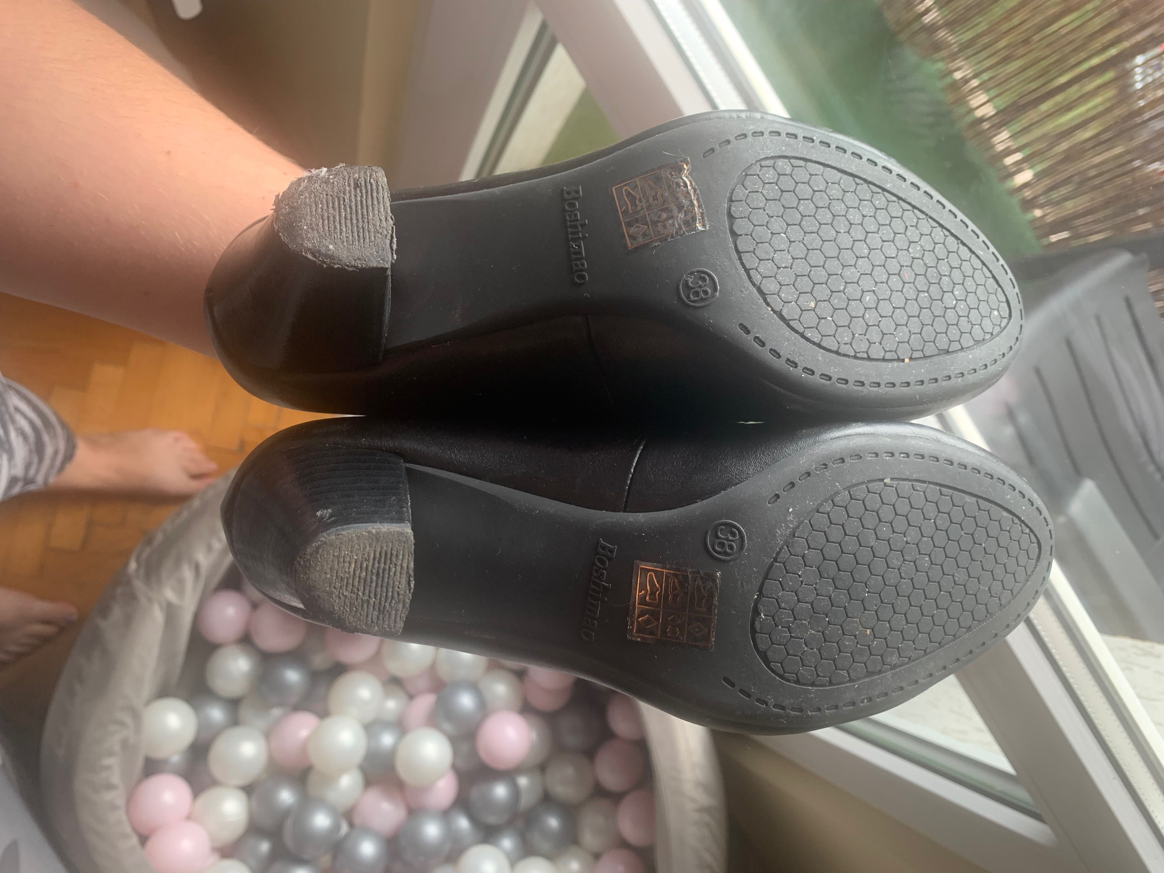 Buty na obcasie skórzane