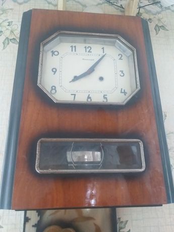 Продам старинные настенные часы  ,маятниковые, в рабочем состо
