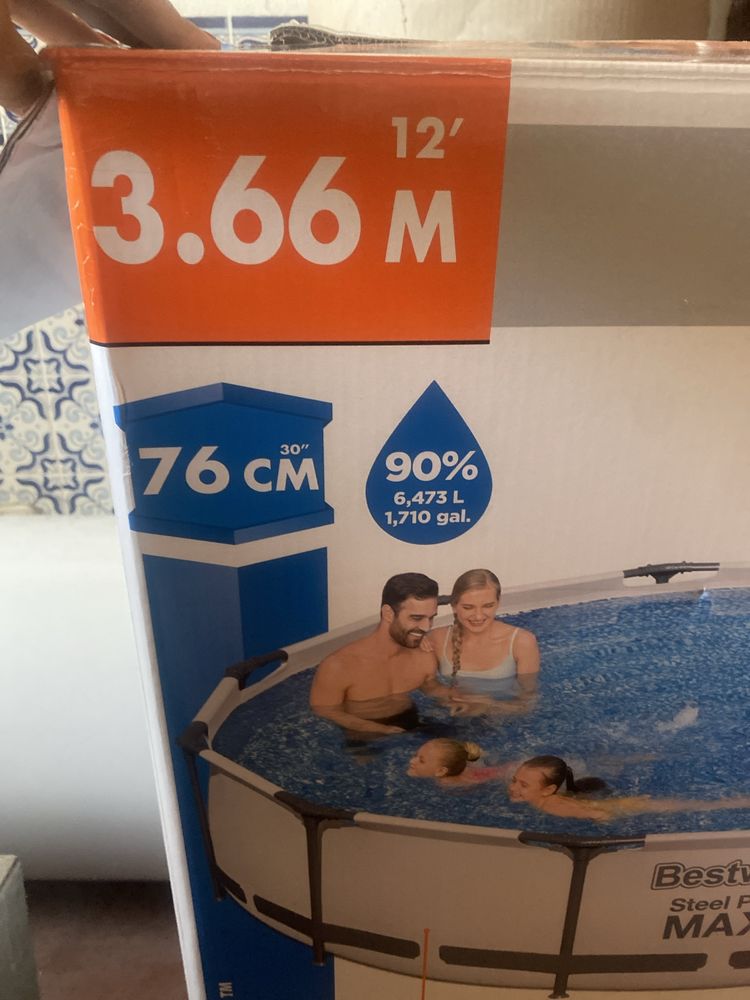 Picina redonda de lona usada so um verao