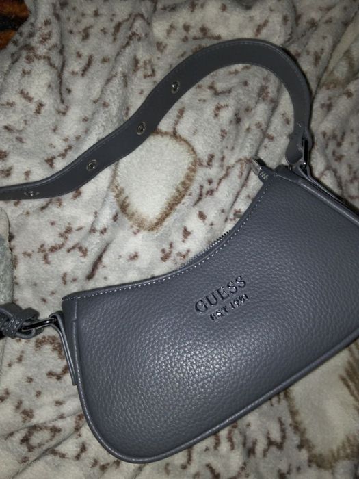 Сумка GUESS в хорошем состоянии