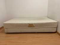 Cama segunda mão disponível para venda