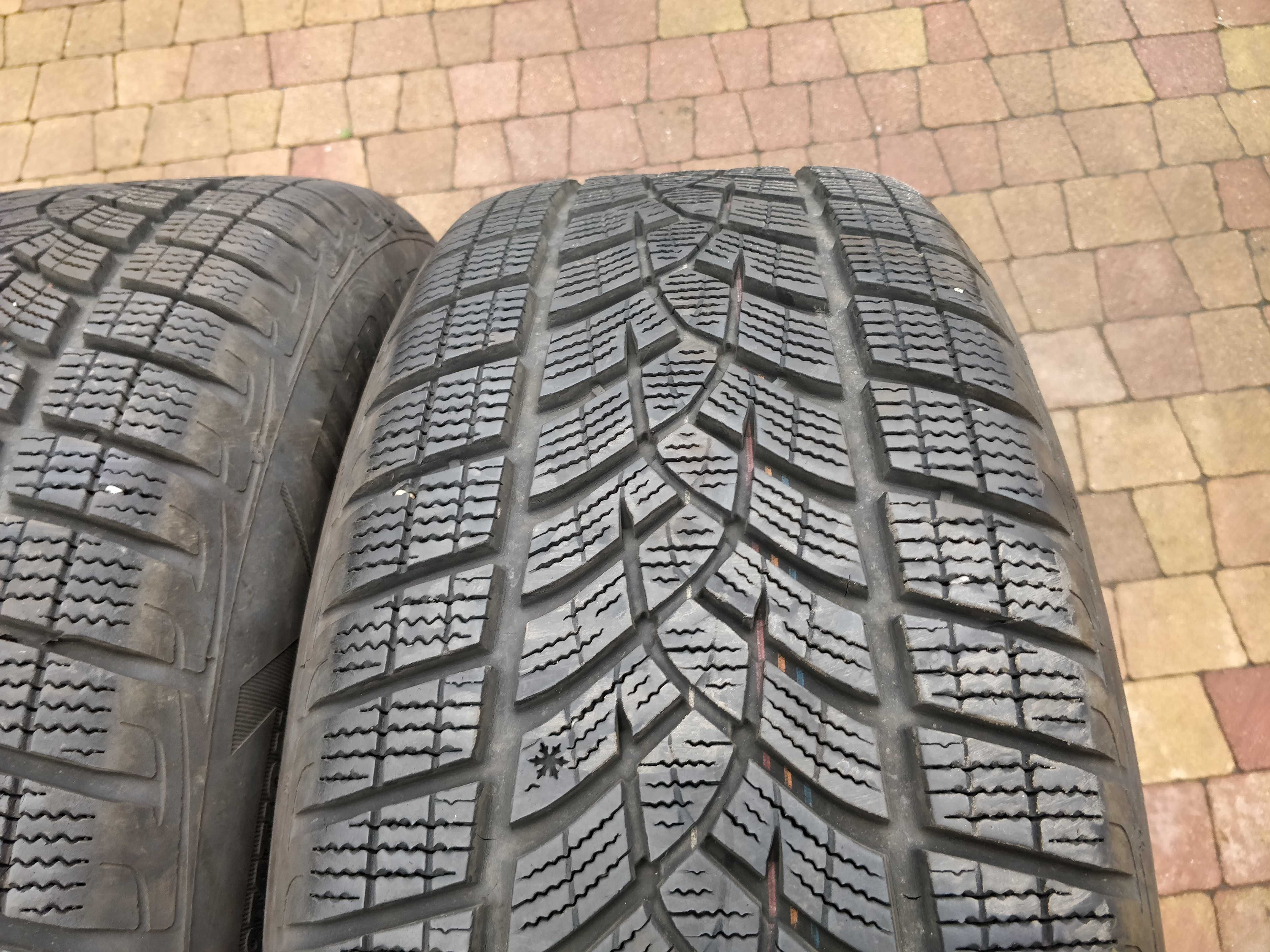 3354. Opony zimowe 235/60/18 Goodyear 2022r 7.8mm cena za 2szt