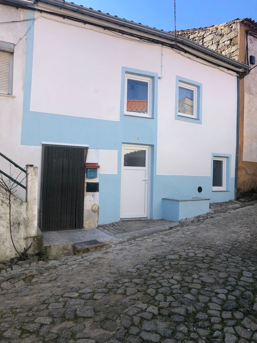 Alugo casa na Póvoa de Atalaia