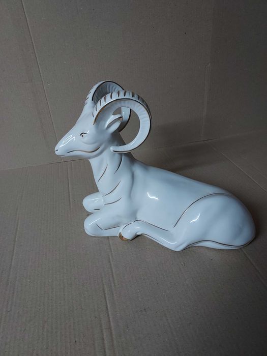 Veado em Cerâmica – Peça Decorativa Clássica