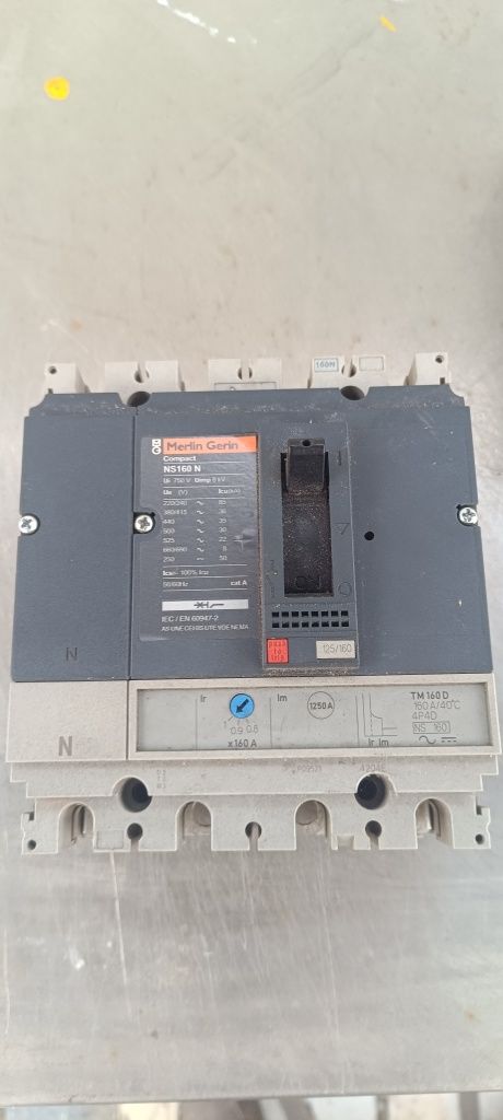 Disjuntor Merlin Gerin compacto NS 100N e NS 160N