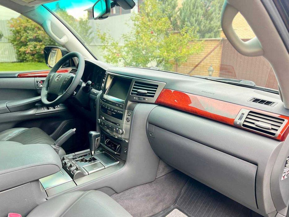 Продам Lexus LX570