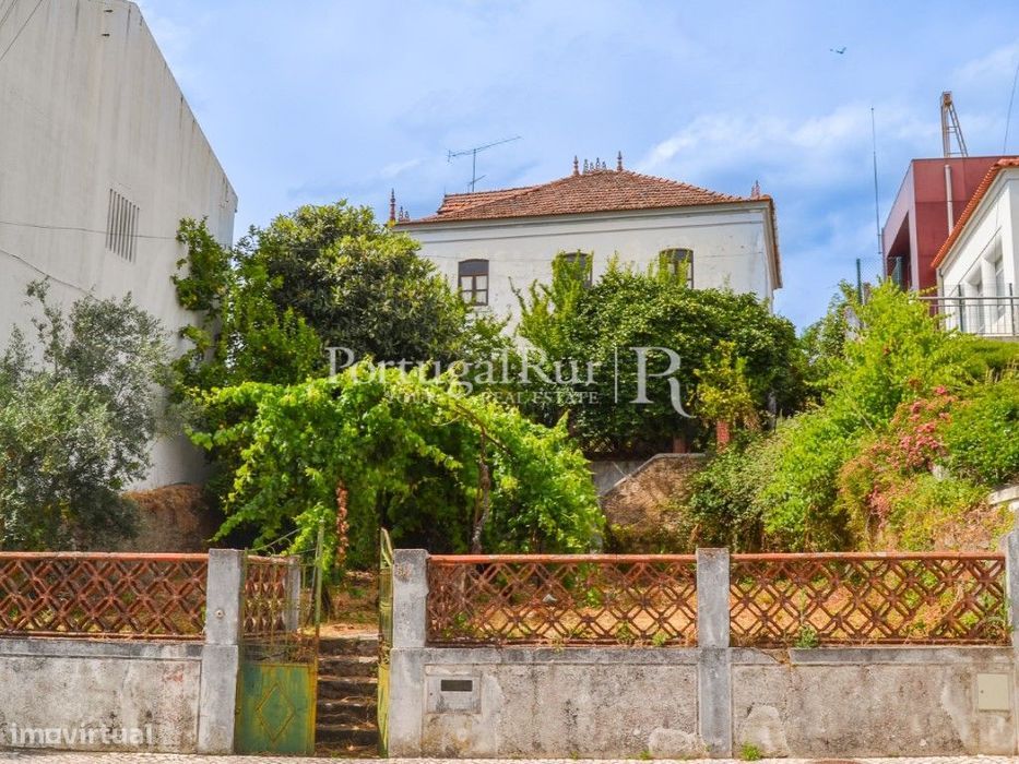 O 'Solar do Padre' com jardim em Proença-a-Nova