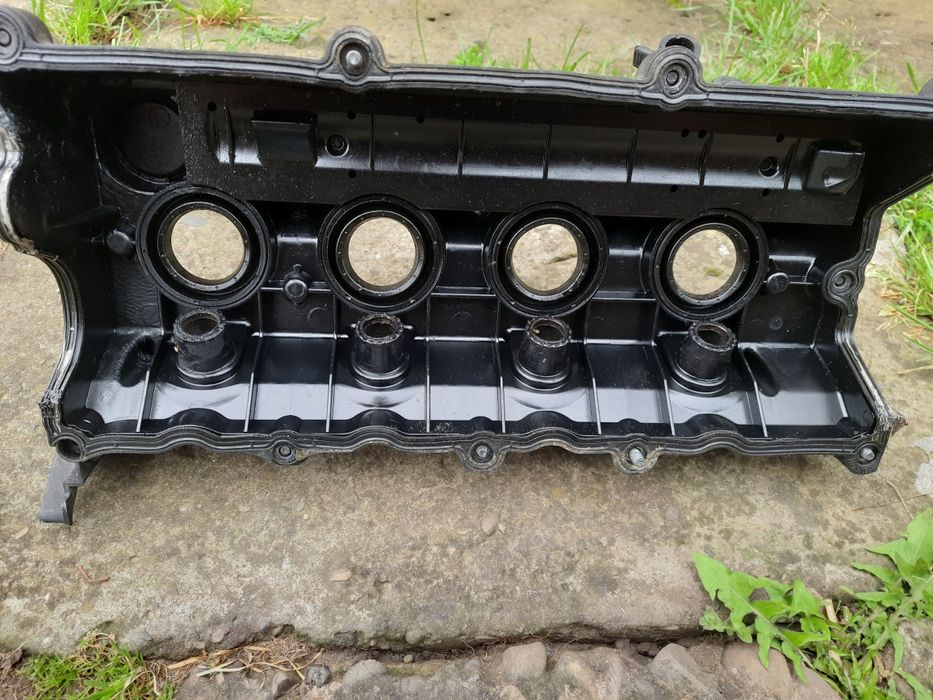 Продам клапанну кришку opel astra j A1.7DTR