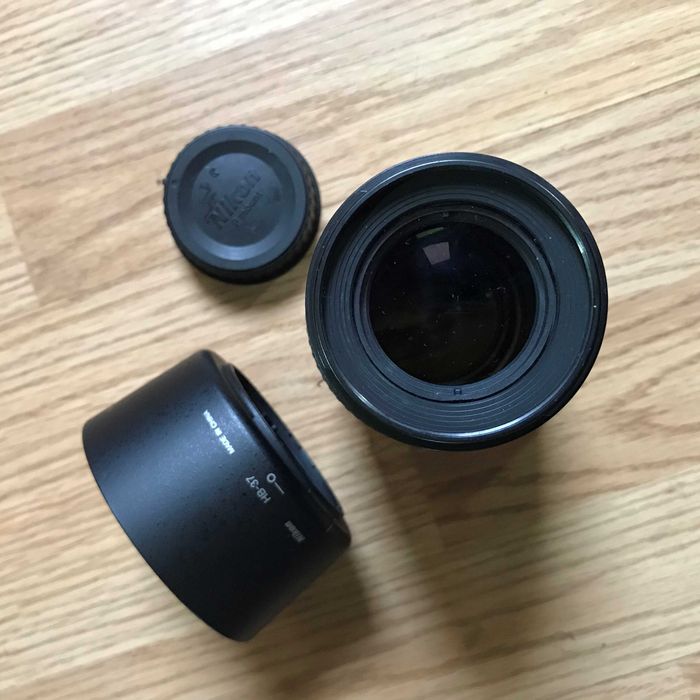 Objetiva Nikon AF-S NIKKOR 55-200mm 1:4-5.6G ED + Parasol Nikon HB-37