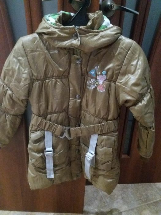 Осіння куртка для дівчинки