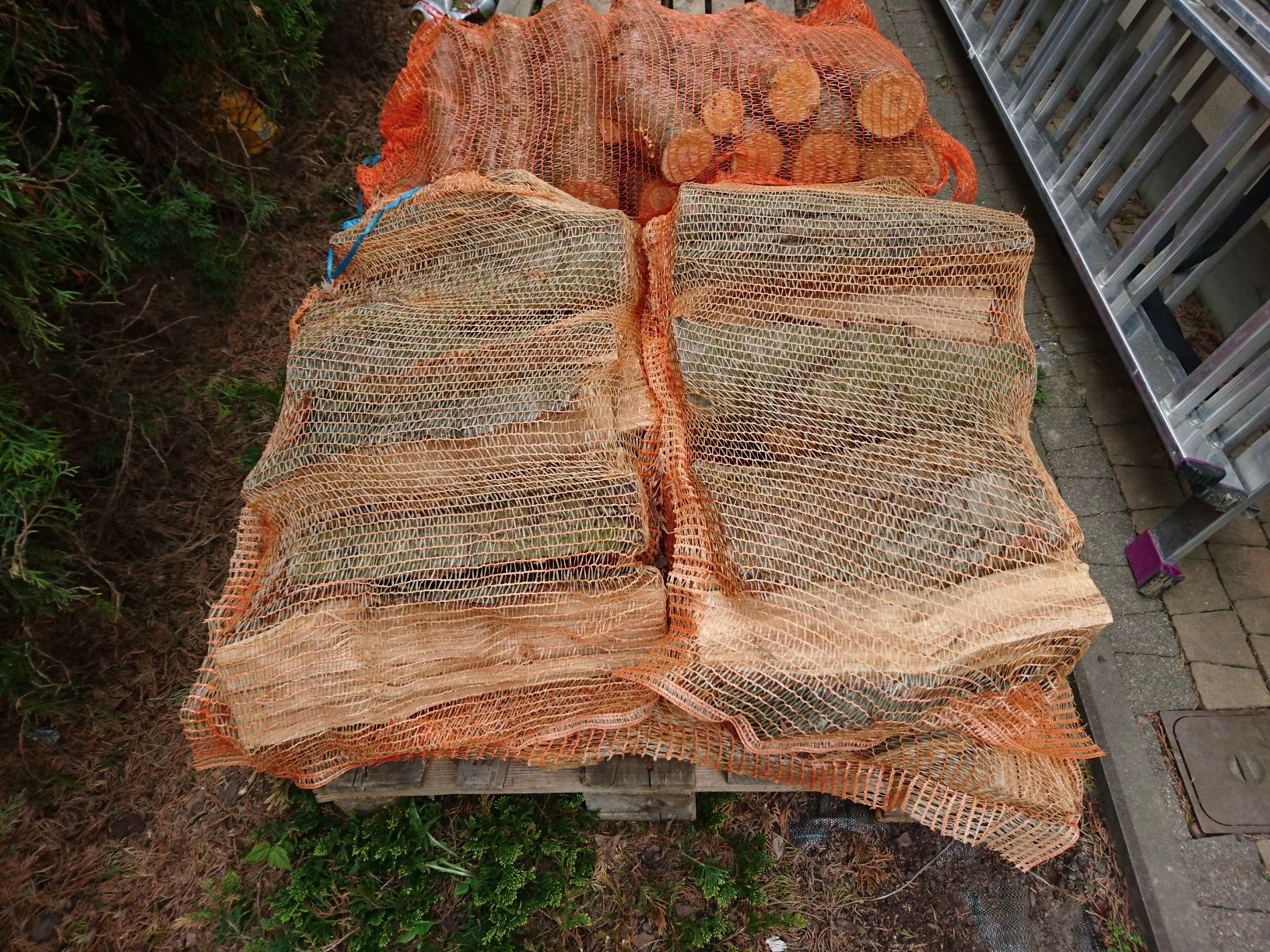 Drewno  do wędzenia na ognisko czereśnia  olcha  buk dąb workowane