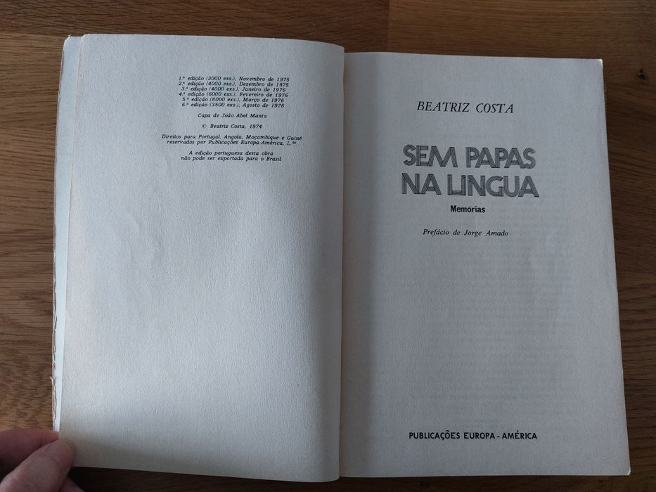 Livro de Beatriz Costa - Sem Papas na Língua