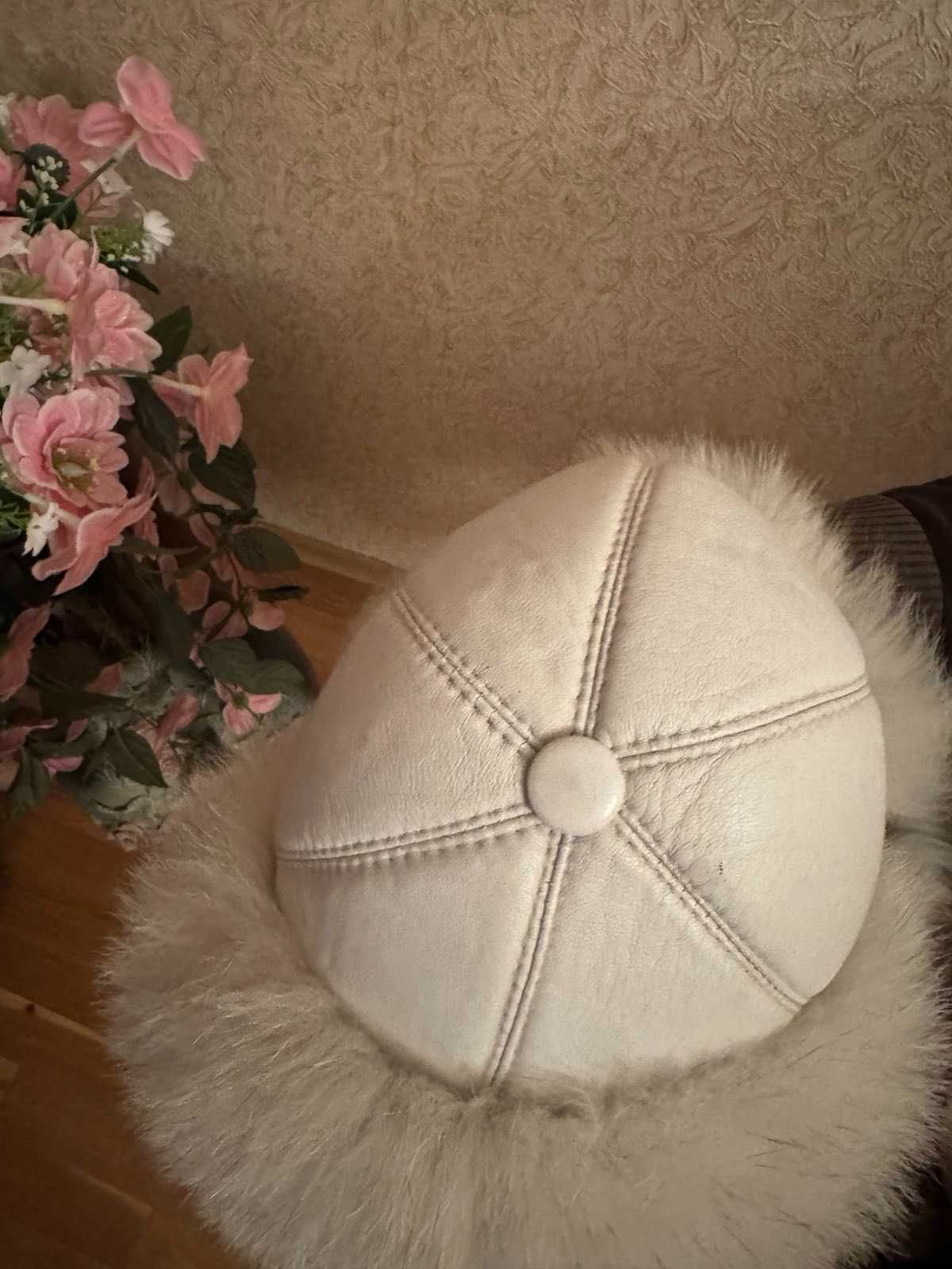 Шапка шкіряна з натуральним хутром
